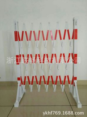 鸿丰可移动塑钢伸缩围栏  移动围栏  塑钢围栏