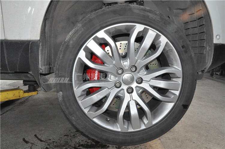 路虎揽胜几种升级改装方法之一Brembo六活塞刹车  Brembo GT6刹车  路虎揽胜改装刹车制动  六活塞刹车卡钳套装