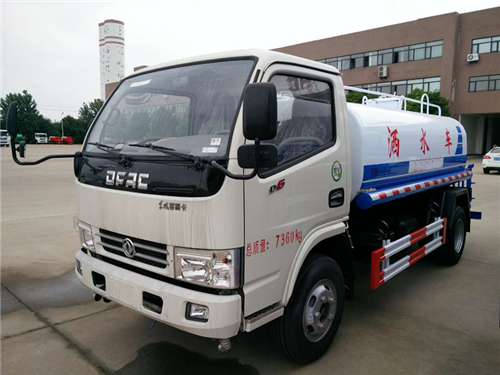 东风5吨多功能园林绿化洒水车多少钱一辆&nbsp;&nbsp;5吨洒水车&nbsp;&nbsp;小型洒水车&nbsp;&nbsp;洒水车价格