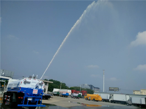 东风5吨多功能园林绿化洒水车多少钱一辆&nbsp;&nbsp;5吨洒水车&nbsp;&nbsp;小型洒水车&nbsp;&nbsp;洒水车价格