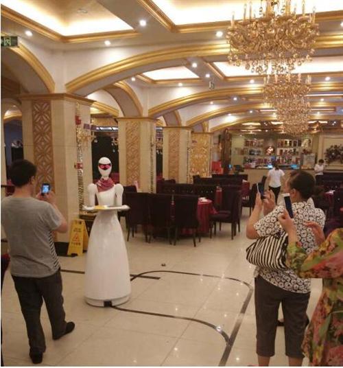 服务机器人,武汉服务机器人,餐厅服务机器  餐厅服务机器人  迎宾服务机器人  传菜服务机器人