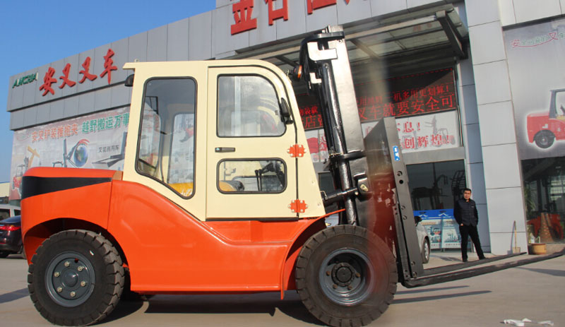 选购耐用的叉车就选阜阳兴华机械 6吨叉车&nbsp;&nbsp;6吨叉车多少钱