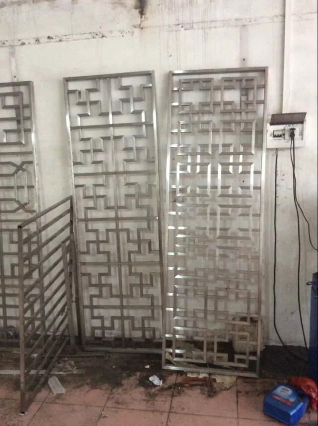 宏而达金属不锈钢雕花缕空花格屏风定制  不锈钢屏风  雕花镂空  金属屏风