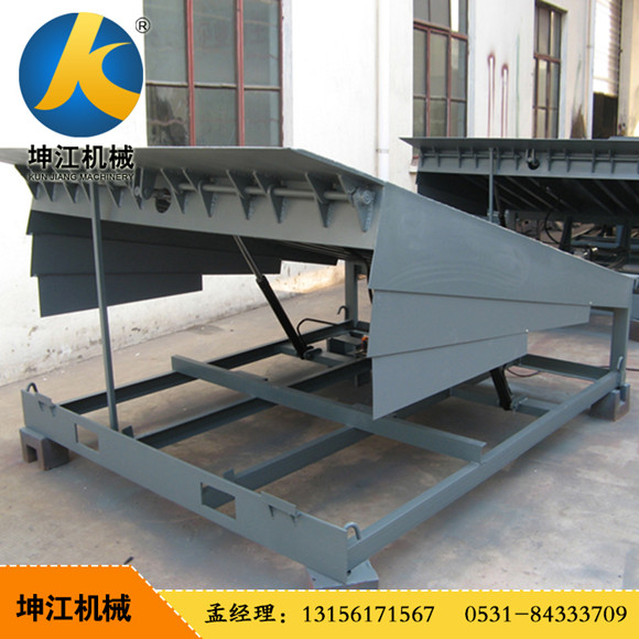 固定式登车桥液压登车桥集装箱装卸平台装卸移动叉车&nbsp;&nbsp;液压登车平台&nbsp;&nbsp;移动式装卸辅助