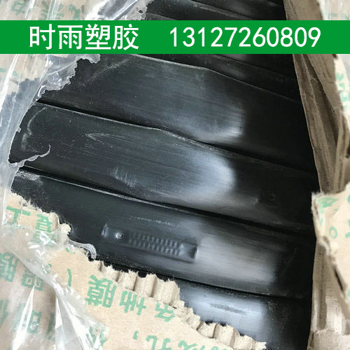 贴片式滴灌带图片_莱芜温室大棚滴灌带报价&nbsp;&nbsp;迷宫滴灌带&nbsp;&nbsp;农用滴灌带&nbsp;&nbsp;滴灌带的价格