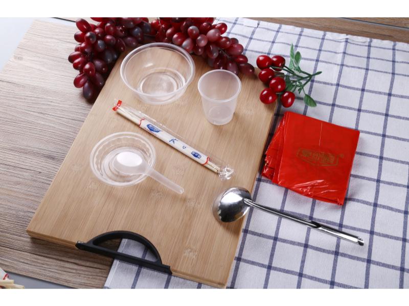 一次性餐具加厚型环保塑料组合餐具 一次性组合餐具  环保餐具