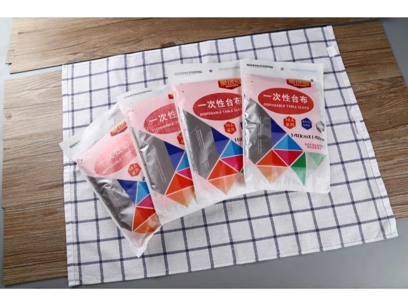 泉绿恒1.8m红色塑料PE一次性酒店宴席桌布聚会烧烤  一次性桌布  PE桌布
