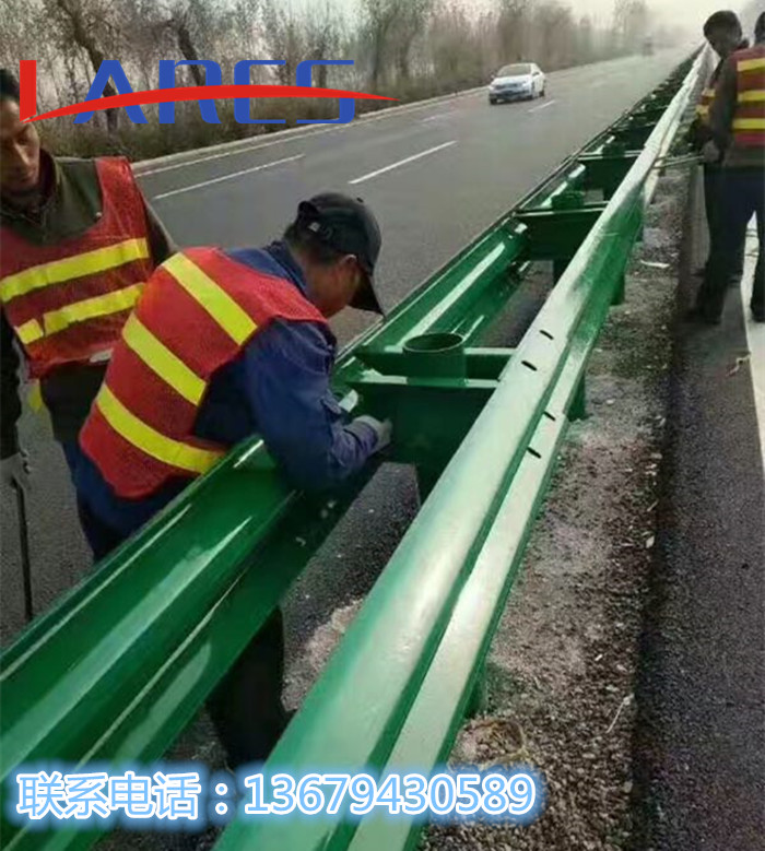 青海西宁高速公路波形护栏板安装价格  三波护栏板