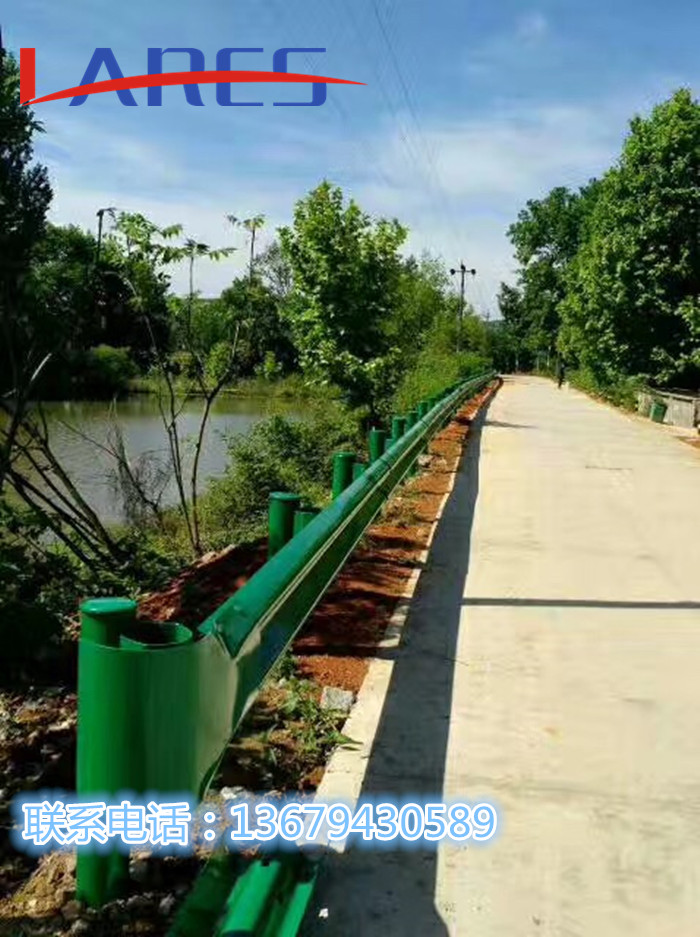 新疆高速公路护栏板价格  两波护栏板  三波护栏板