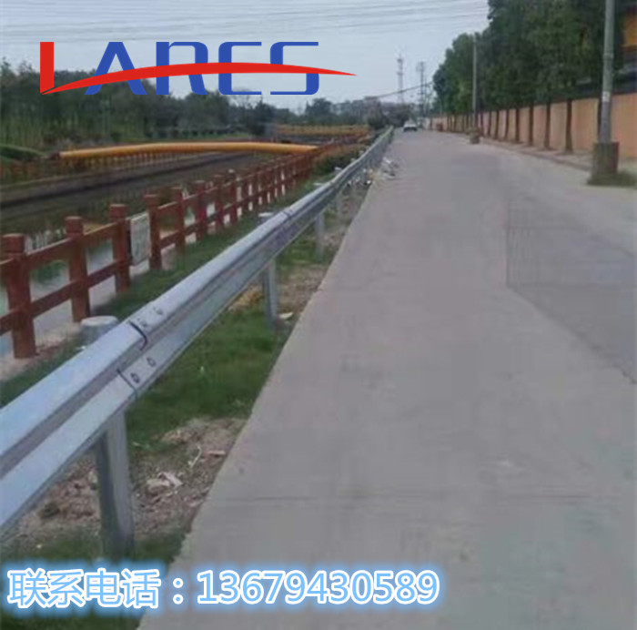新疆高速公路护栏板价格  两波护栏板  三波护栏板