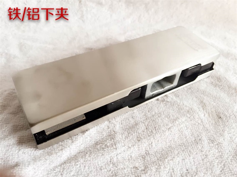 不锈钢门夹定制——专业的玻璃门下夹供货商&nbsp;&nbsp;玻璃门夹