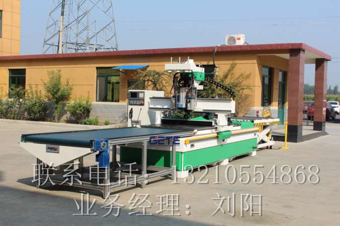 雕刻机开料  M6型&nbsp;&nbsp;柜体开料机&nbsp;&nbsp;数控开料机多少钱