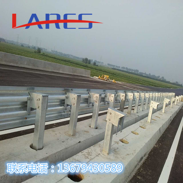 公路防撞护栏  护栏板  波形护栏