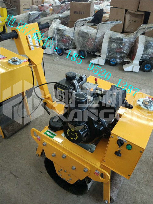 小型手扶单轮压路机 很小的压路机&nbsp;&nbsp;小型压路机&nbsp;&nbsp;手扶压路机