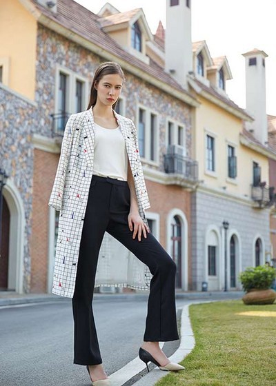 广东地区专业的女装_品牌折扣女装货源厂家