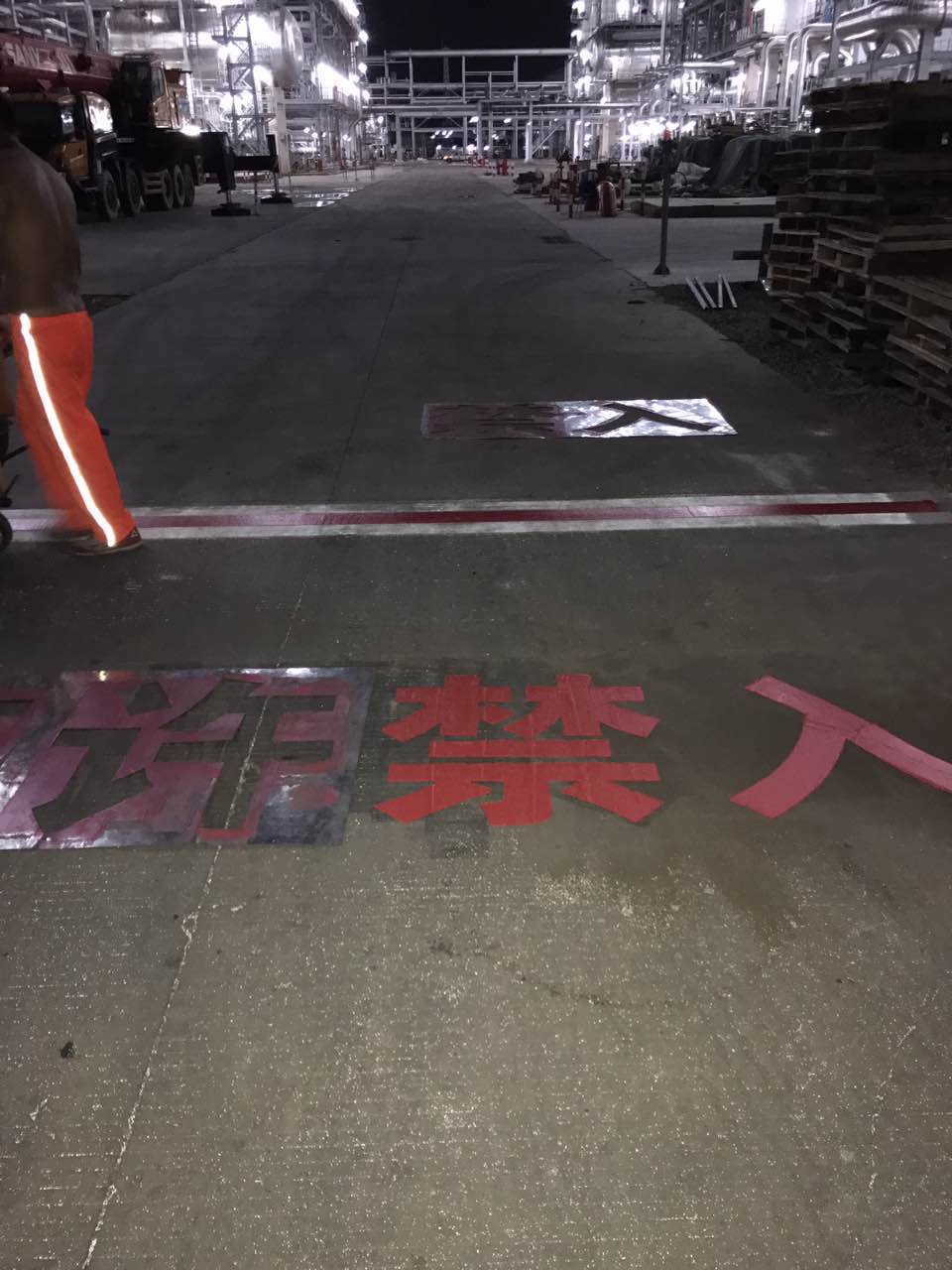 龙岗道路厂区热熔划线 划斑马线禁停线施工  凤岗停车场划线  龙华车库划线  光明道路施工