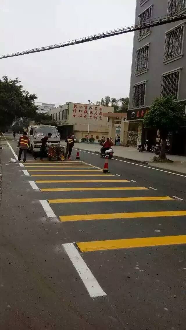 深圳车位划线厂家 深圳亚兴交通设施 道路专业划线  地下车库车位划线  广州道路施工