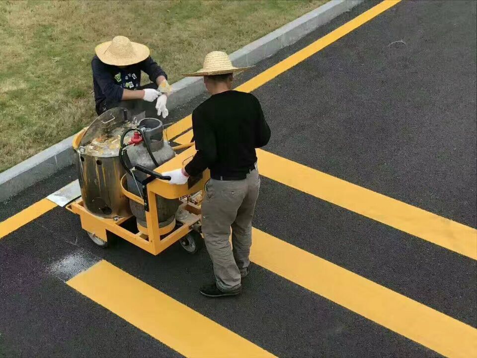 深圳车位划线厂家 深圳亚兴交通设施 道路专业划线  地下车库车位划线  广州道路施工
