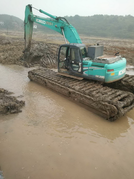 江西南昌两栖挖掘机出租厂家