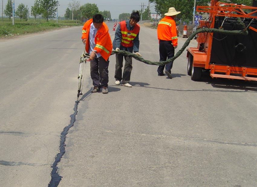淄博路面灌缝胶存货季节到了&nbsp;&nbsp;路面灌封胶&nbsp;&nbsp;道路灌封胶&nbsp;&nbsp;路面裂缝较