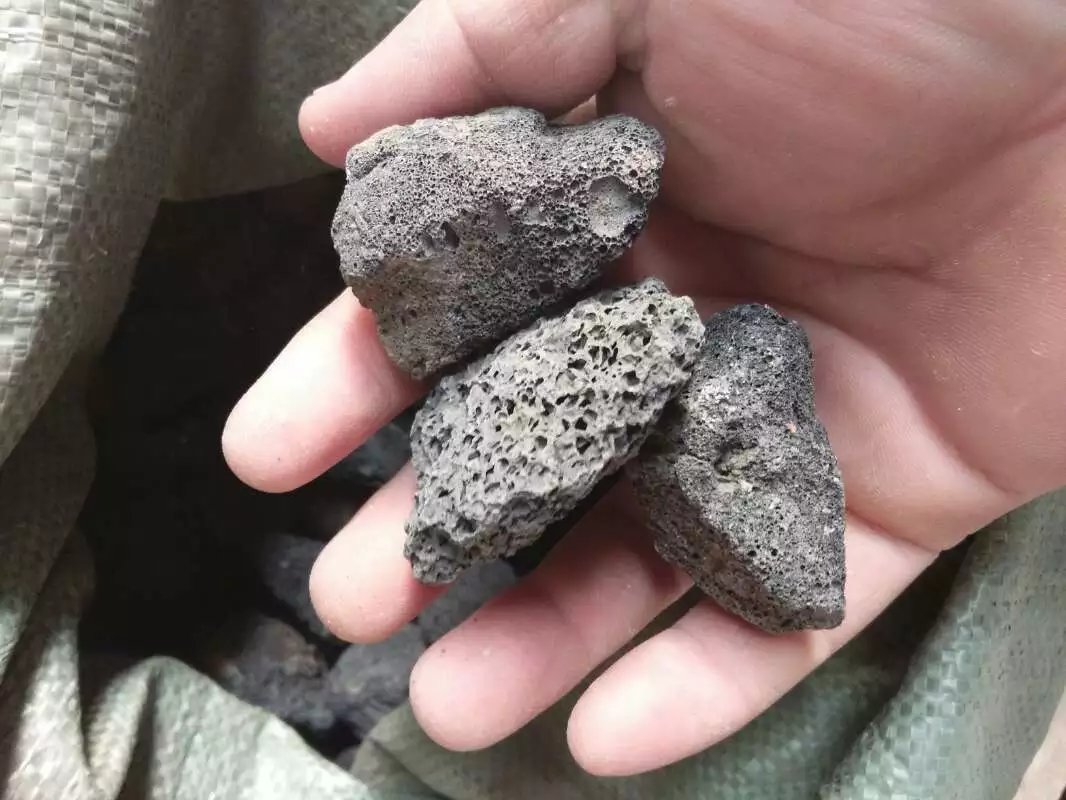 供应火山石滤料 火山石5-8cm 3-6cm 各种规格火山岩  火山石规格  3-6cm火山石
