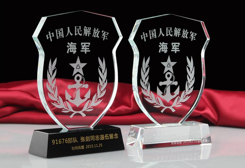乌鲁木齐战友聚会纪念品 赤峰老兵退伍纪念品 水晶礼品&nbsp;&nbsp;广州水晶纪念品厂家&nbsp;&nbsp;战友联谊会纪念品
