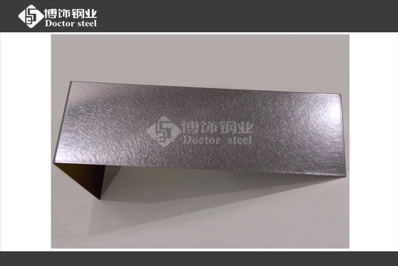 佛山厂家黑钛不锈钢乱纹板加工费，彩色不锈钢和纹板  黑钛不锈钢板