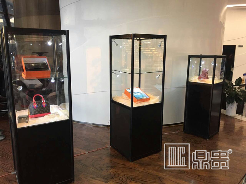 你的经验 我们共享--鼎贵精品饰品展示柜返单客户秘  珠宝展柜定制  精品展台厂家
