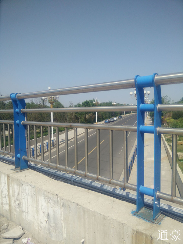 聊城不锈钢复合管护栏&nbsp;&nbsp;不锈钢护栏