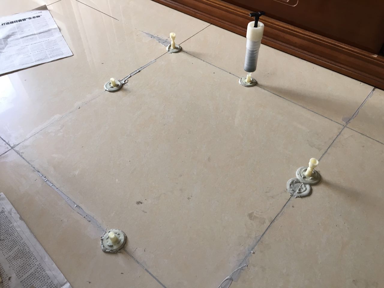 装修瓷砖石材空鼓怎么解决