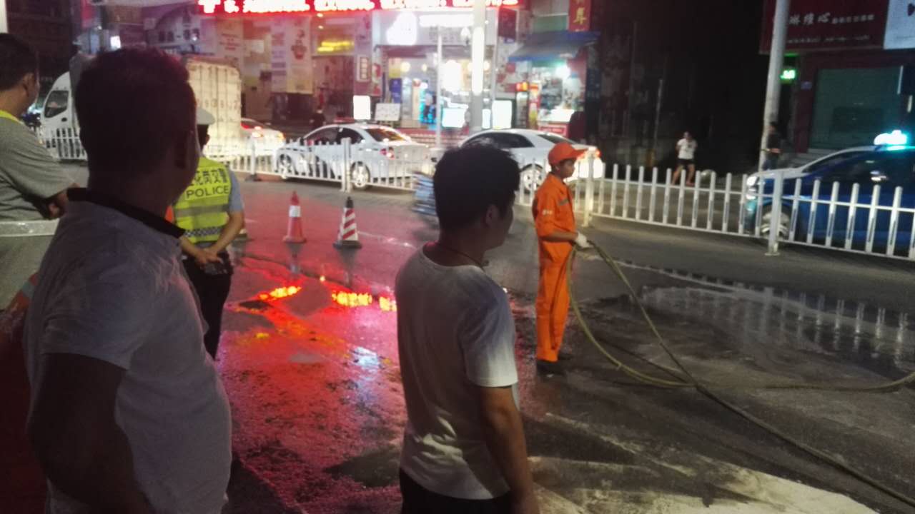 荔波道路水除线可以看看效果  荔波道路划线  荔波停车场划线