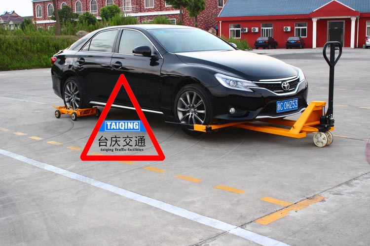 叉车液压式汽车搬运器&nbsp;&nbsp;液压汽车搬运器&nbsp;&nbsp;叉车汽车搬运器