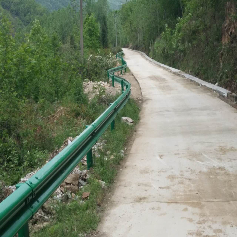 高速公路防撞波形护栏板有哪些规格  防撞护栏