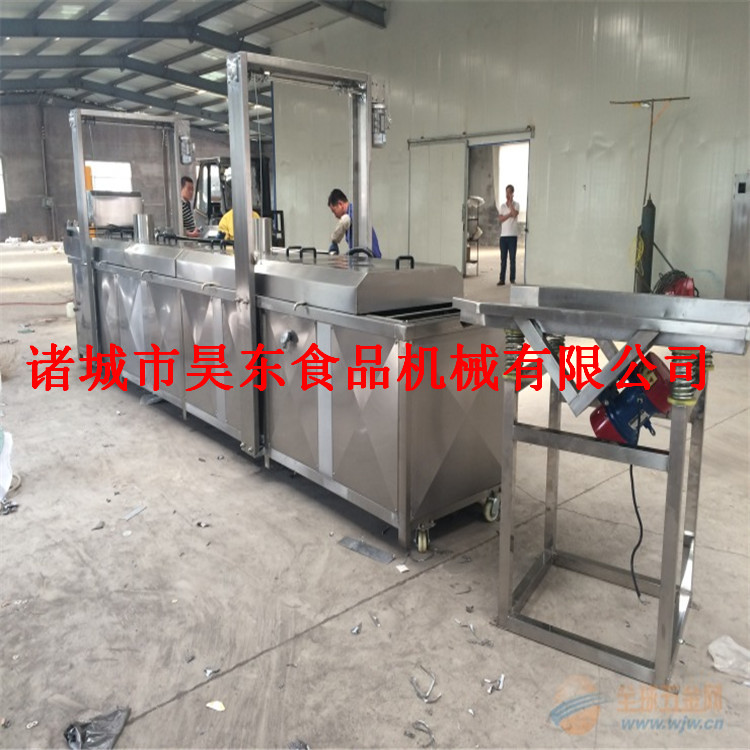 美味可口牙签肉油炸机 香辣牙签肉流水线&nbsp;&nbsp;牙签肉油炸设备&nbsp;&nbsp;牙签肉油炸流水线