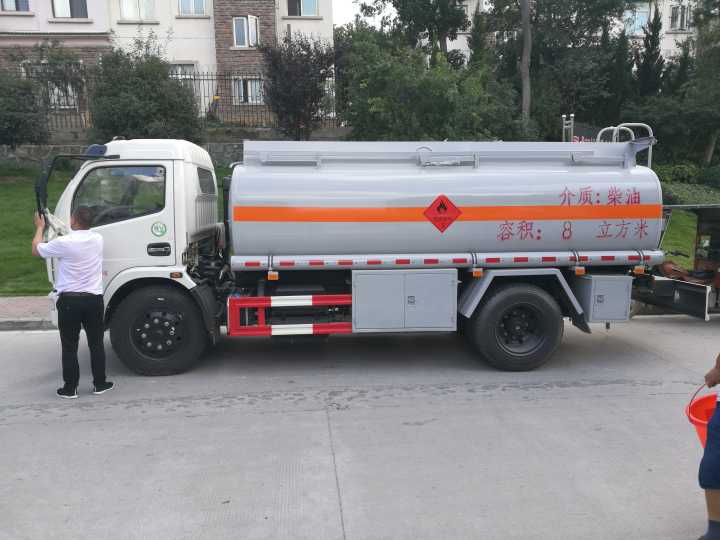 油罐车包上牌 可分期 现车供应 加油车 半挂运油车