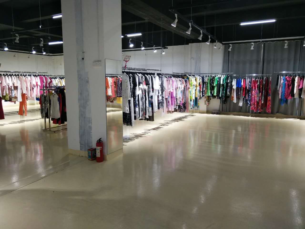 诺米丽毛衣 品牌折扣女装批发 库存尾货走份 专柜正品  大码女装批发