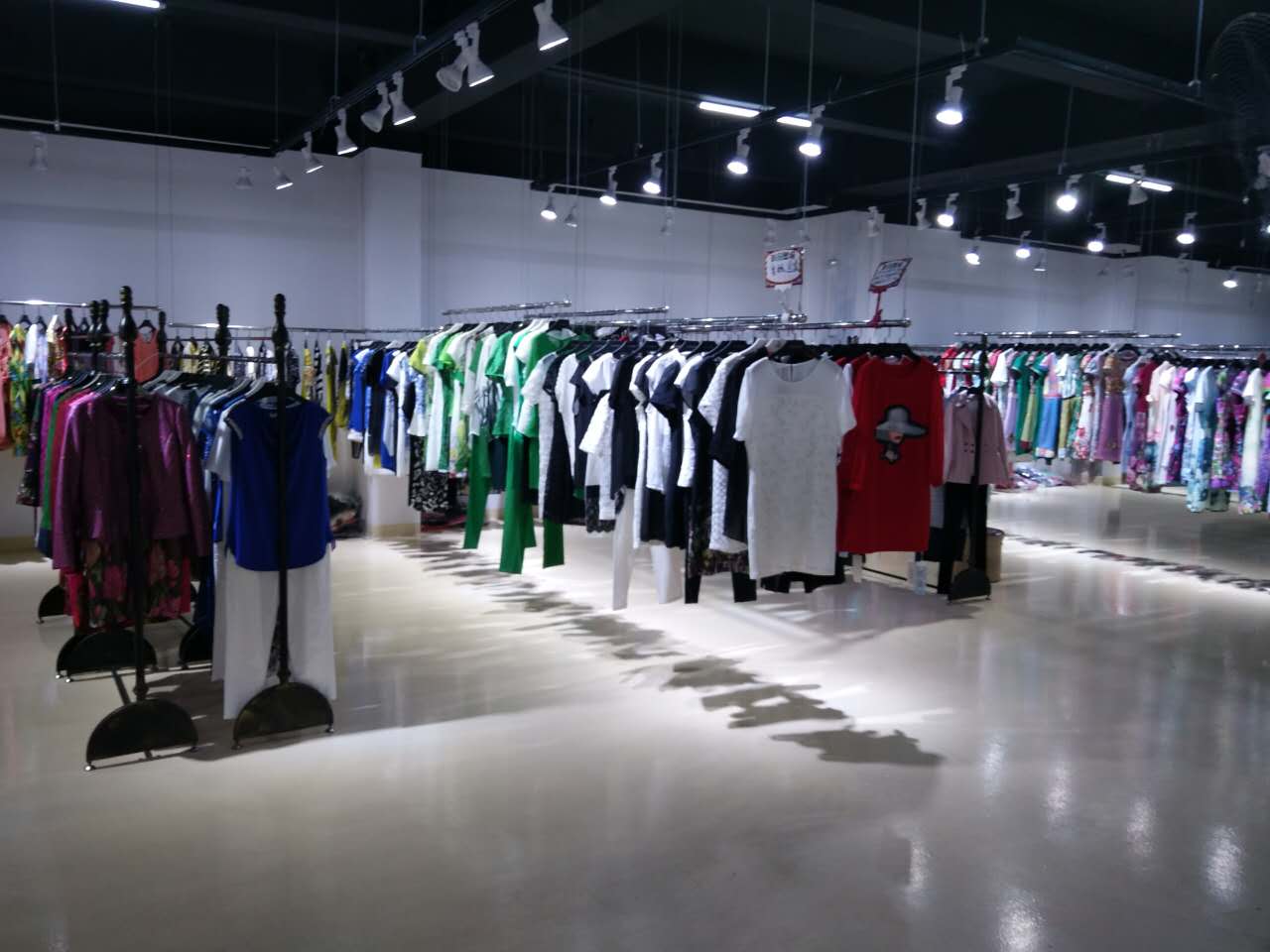 诺米丽毛衣 品牌折扣女装批发 库存尾货走份 专柜正品  大码女装批发