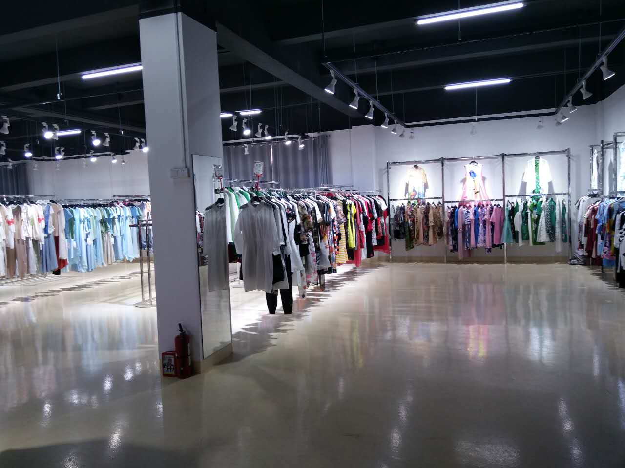 诺米丽毛衣 品牌折扣女装批发 库存尾货走份 专柜正品  大码女装批发