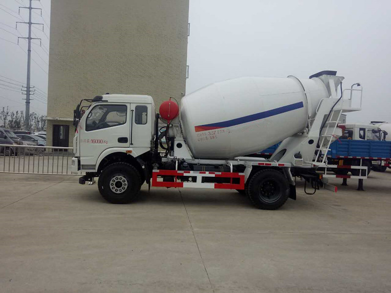 厂家直销大运5方-6方混凝土搅拌车  小型混凝土搅拌车  运输搅拌车  水泥搅拌罐车