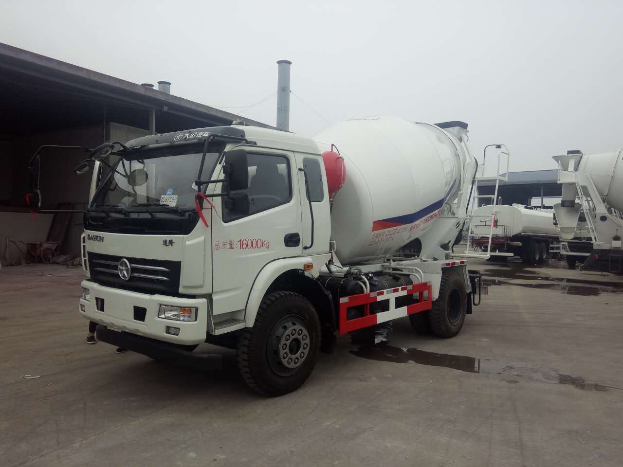 7方混凝土搅拌车厂家直销  水泥搅拌车  运输搅拌罐车