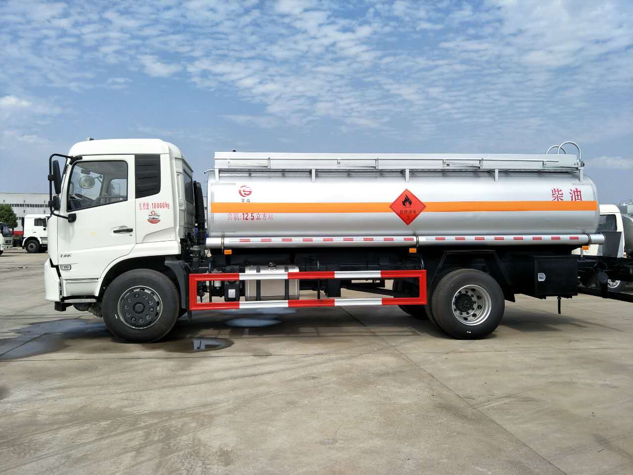 5吨8吨12吨油罐车  流动加油车  5吨油罐车