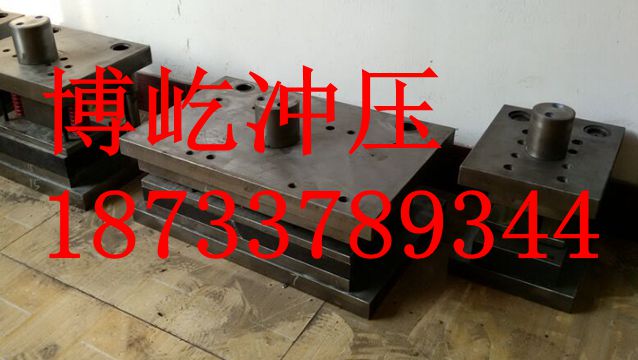 角钢切断模具/冲孔模具大全&nbsp;&nbsp;钢板冲孔模具&nbsp;&nbsp;角铁冲孔模具