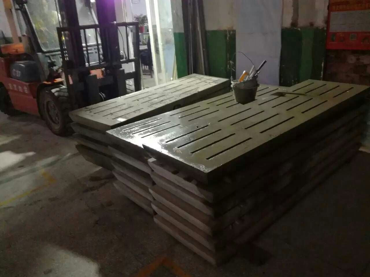 价格公道的水泥食槽在哪买_混合搅拌料机  水泥漏粪板  猪场环保设备