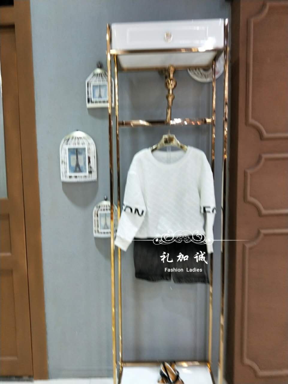 名品女装折扣店欧E大牌剪标专柜正品批发销售&nbsp;&nbsp;品牌折扣女装