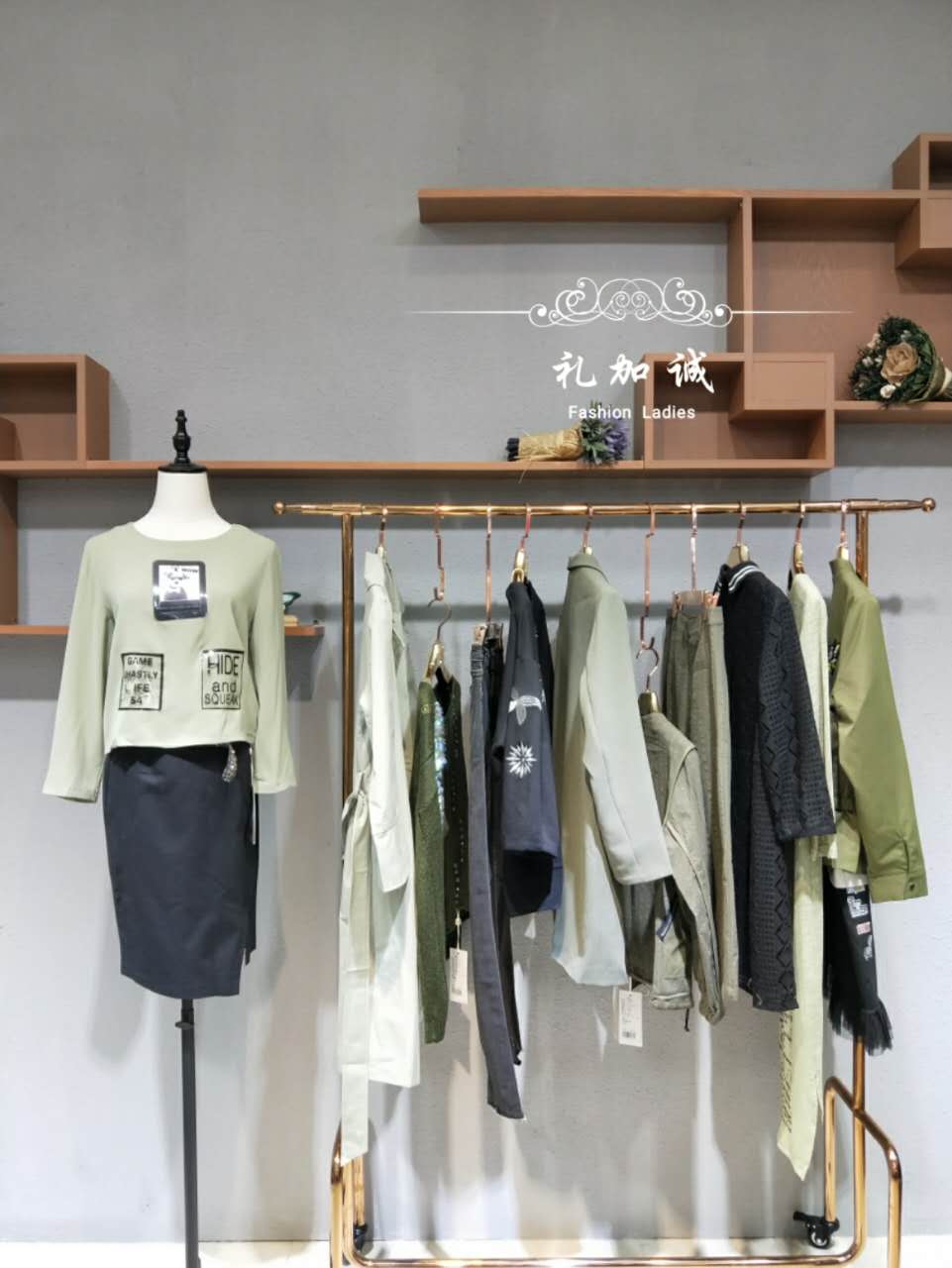 品牌女装折扣店索贝专柜剪标正品库存尾货