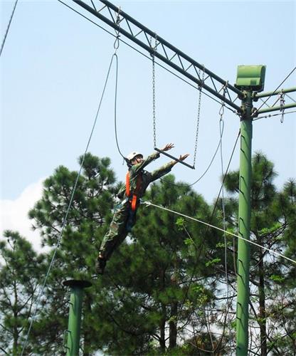 户外拓展设备包括攀岩墙、高空架  三邦户外