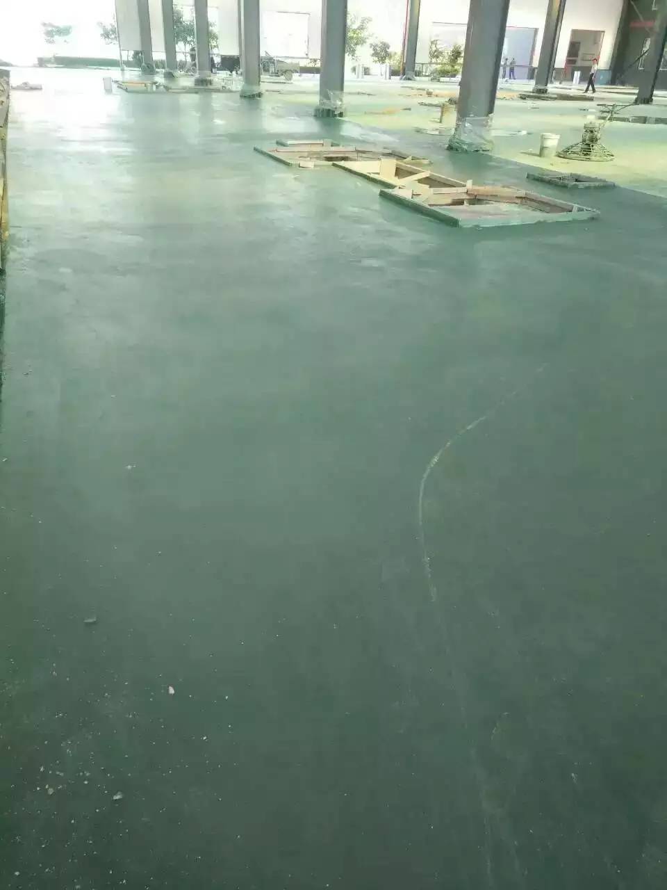 济宁邹城地坪厂家适合您的金刚砂耐磨地坪材料&nbsp;&nbsp;金刚砂耐磨材料&nbsp;&nbsp;金刚砂地坪