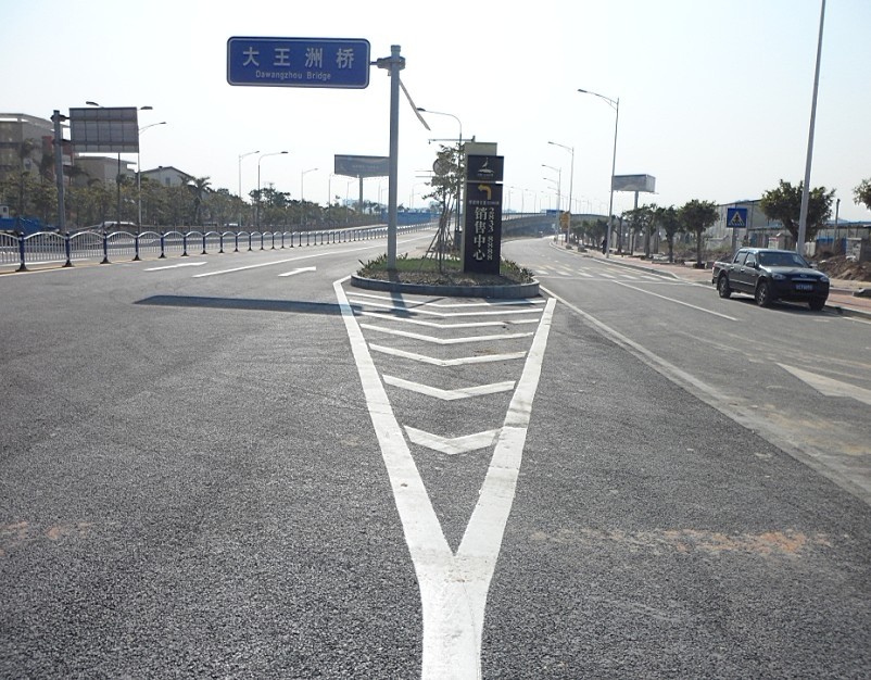 化州公路画的白色黄色行车标线找谁画的，公路护拦批发  白色标线  黄色标线  护栏批发