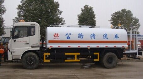 市政公路隔离栏杆清洗车在湖北合力热销 护栏清洗车 管道清洗车
