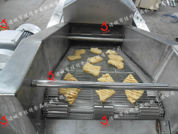 吉林豆腐串油炸机 连续式电加热油炸机&nbsp;&nbsp;豆腐串连续式油炸机